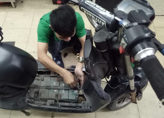Bảng gi&aacute; thay pin &ndash; ắc quy xe điện tại TP.HCM (đ&atilde; bao gồm c&ocirc;ng lắp đặt)